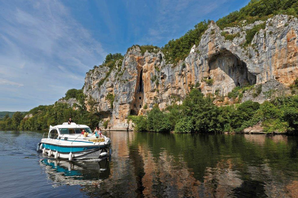 Auf dem Wasser unterwegs: Hausbootferien in Frankreich